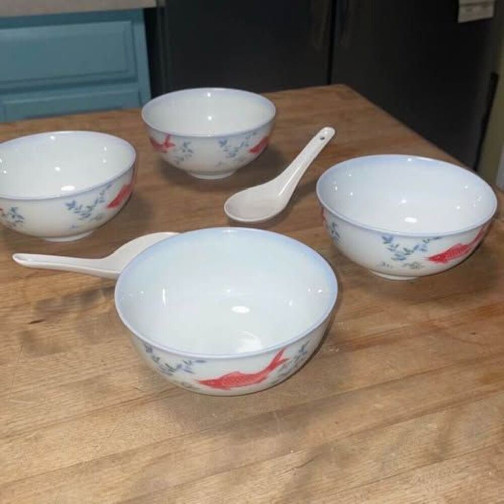 Chinese Porcelain Fish Bowls and Spoons Set